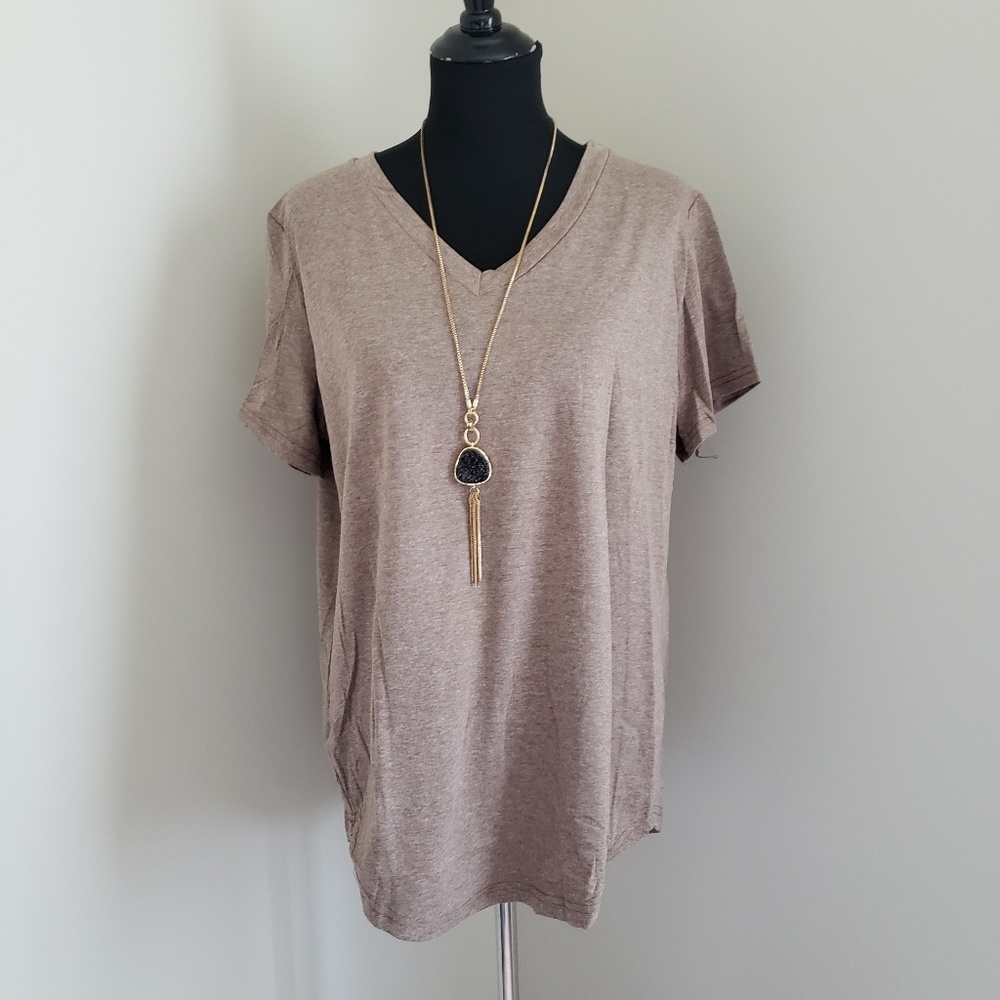COPY - NWOT Amaryllis Vneck High Low Tshirt